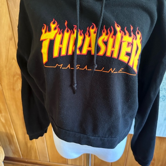 Thrasher Magazine Women’s Medium Cropped Top Hoodie Sweatshirt! Skate to Live… - Picture 7 of 10
